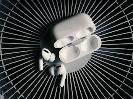 Come pulire gli AirPods di Apple consigli accessori
